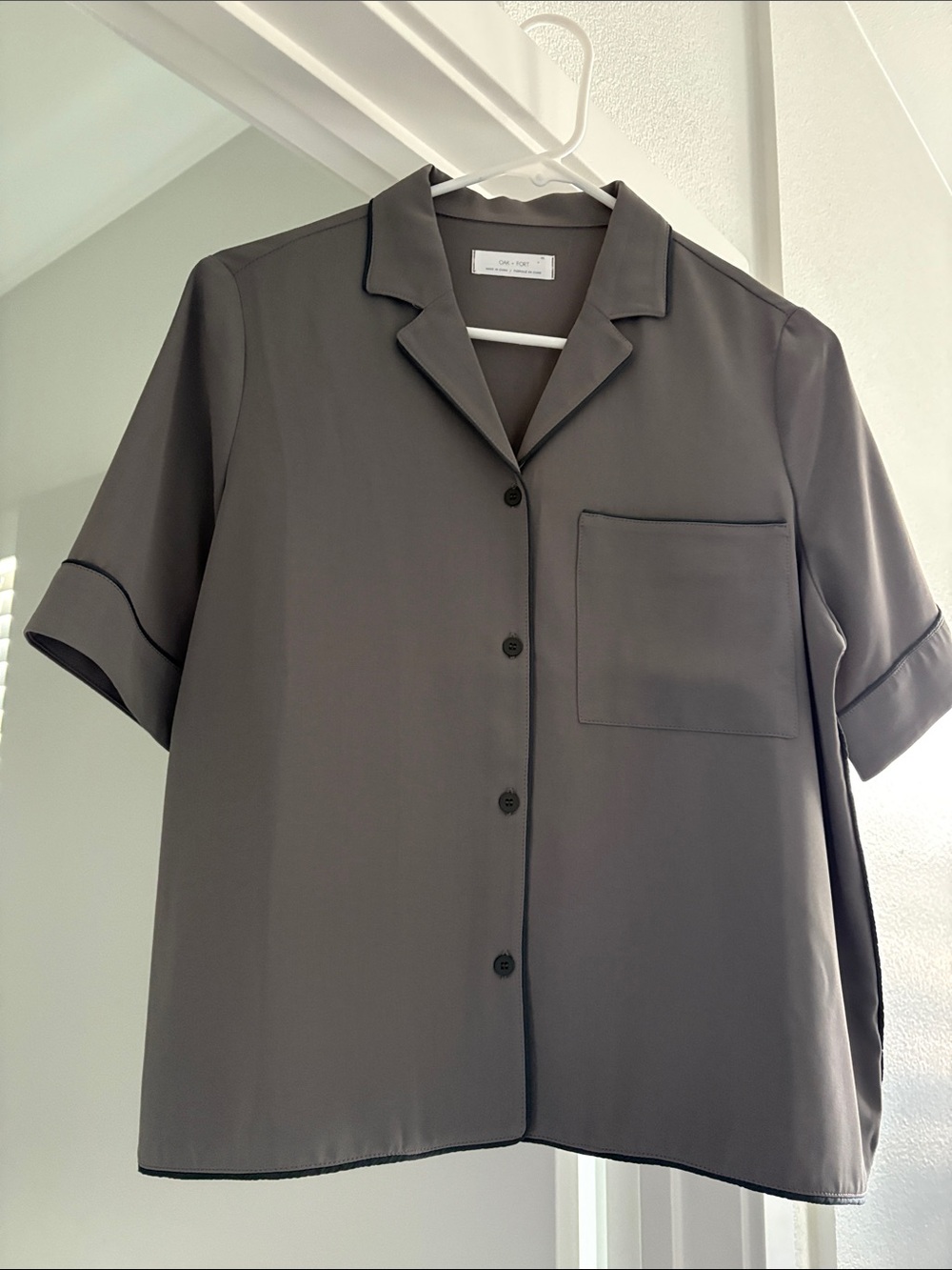 OAK + FORT Short-Sleeve Button Front Shirt - Charcoal with Contrast Piping